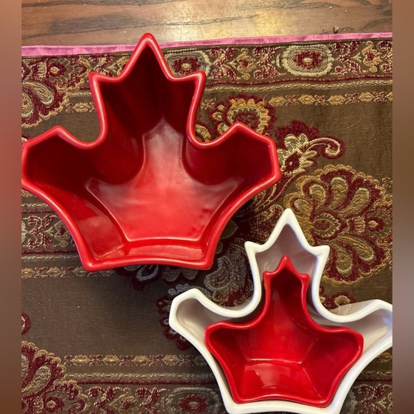 Three Maple Leaf Nestling Bowls.  Red and White. 2009 Boston Warehouse Pottery - Picture 8 of 8